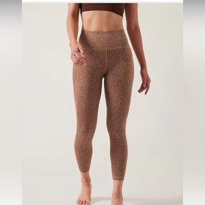 Athleta Salutation Stash 7/8 Tight